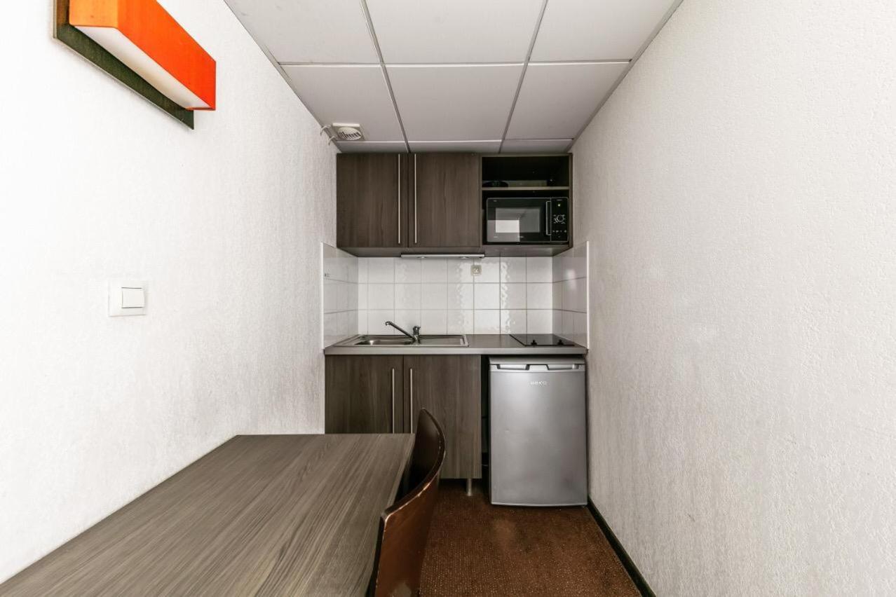 Studio Privatif Dans Hotel Residence Nimes Gare Bagian luar foto