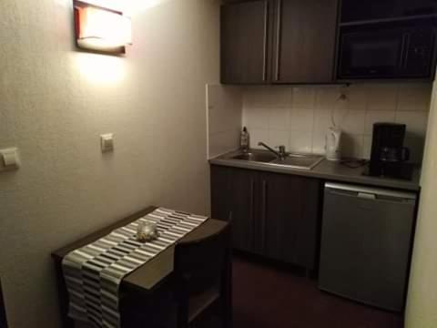 Studio Privatif Dans Hotel Residence Nimes Gare Bagian luar foto