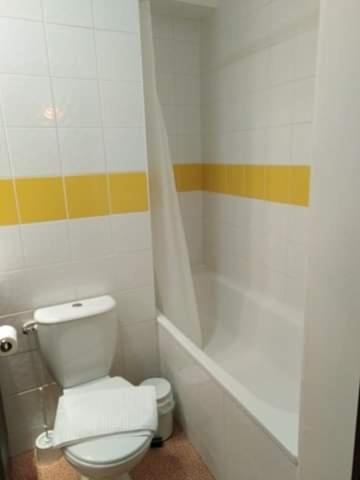Studio Privatif Dans Hotel Residence Nimes Gare Bagian luar foto