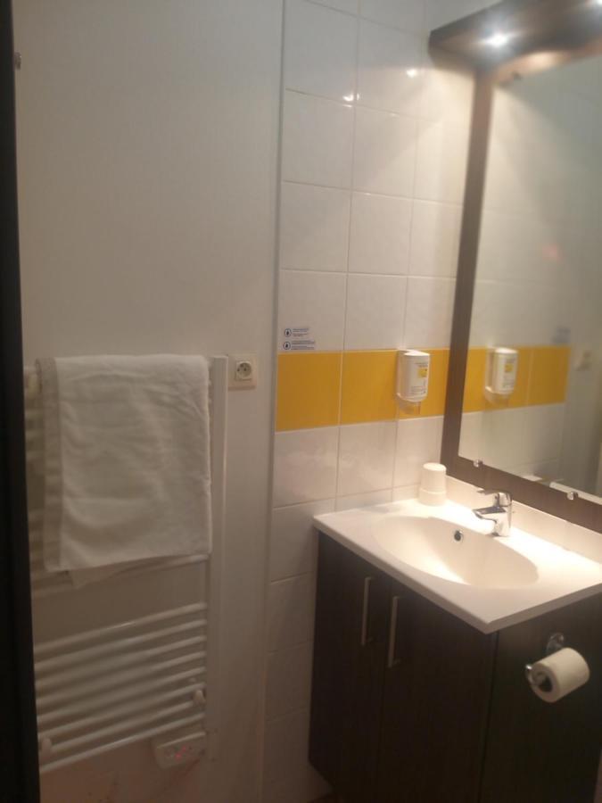 Studio Privatif Dans Hotel Residence Nimes Gare Bagian luar foto