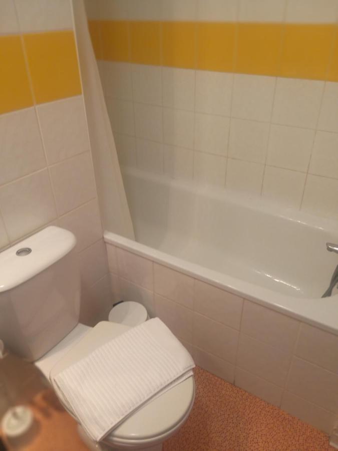 Studio Privatif Dans Hotel Residence Nimes Gare Bagian luar foto